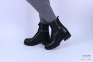 Anfibio in pelle nera con suola carrarmato </br> D1333 Scarpe donna