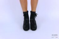 Anfibio in pelle nera con occhielli dorati </br> D1324 Scarpe donna