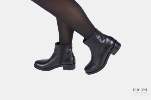 Stivaletto nero con cerniera  </br> D1439 Scarpe donna