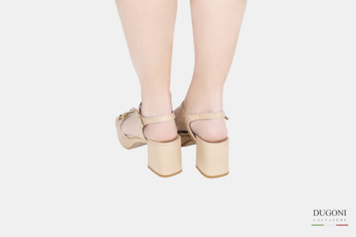 Sandalo con accessorio in pelle beige </br> D1521 Outlet