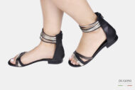 Sandalo caviglia in pelle nero e laminati </br> D1779 Sandali bassi